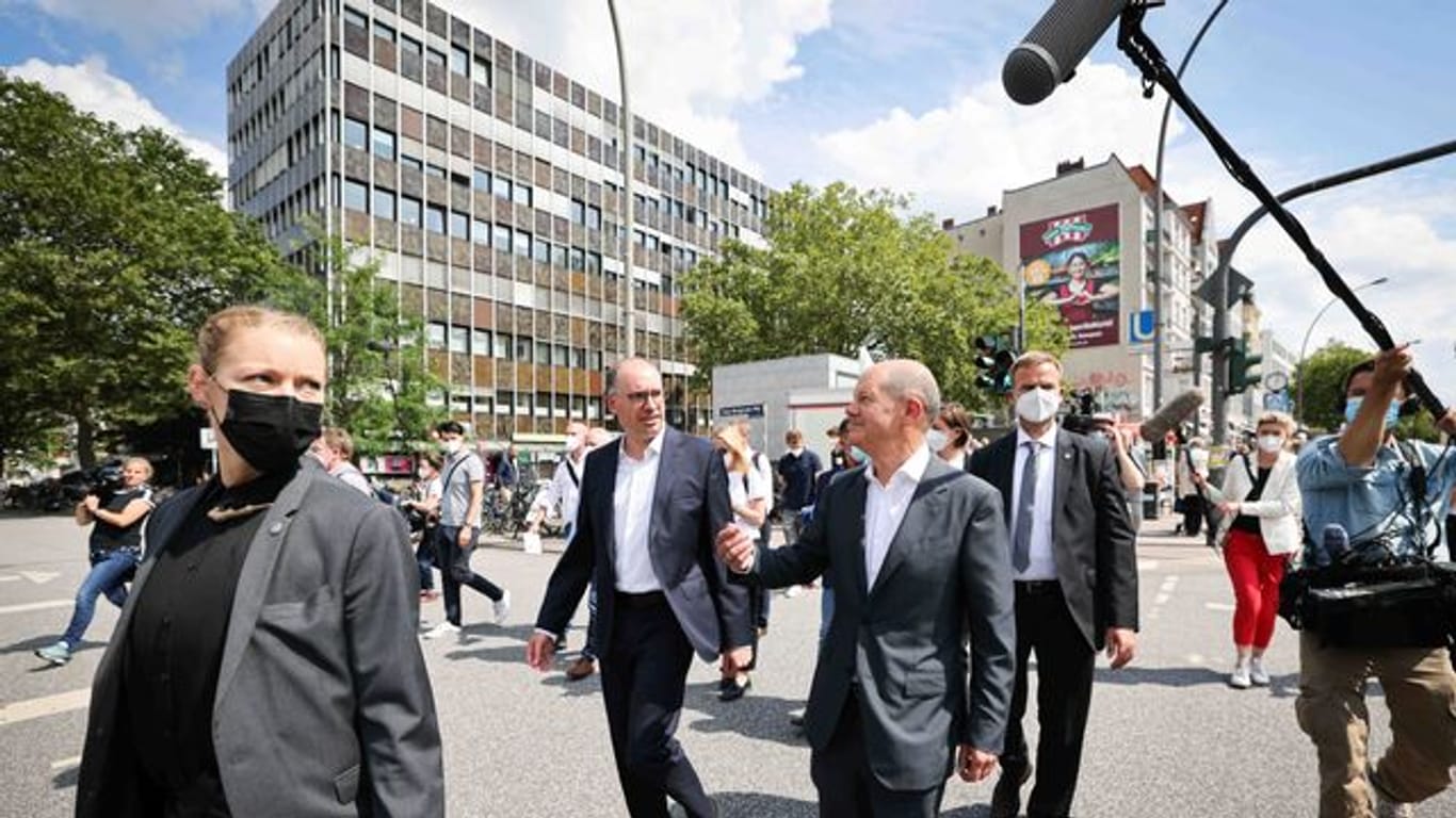 SPD-Kanzlerkandidat Olaf Scholz auf Tour in Hamburg