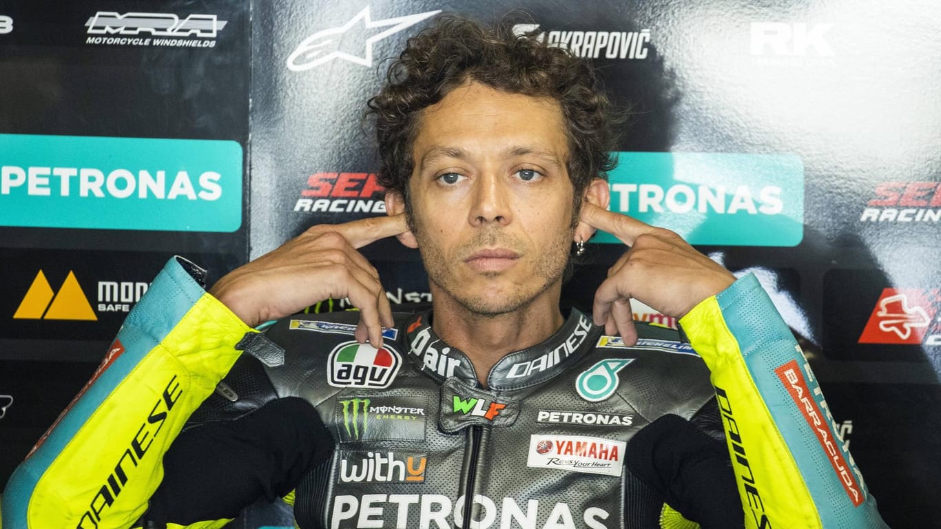 Valentino Rossi: Die Motorsportlegende hängt den Rennhelm an den Nagel.