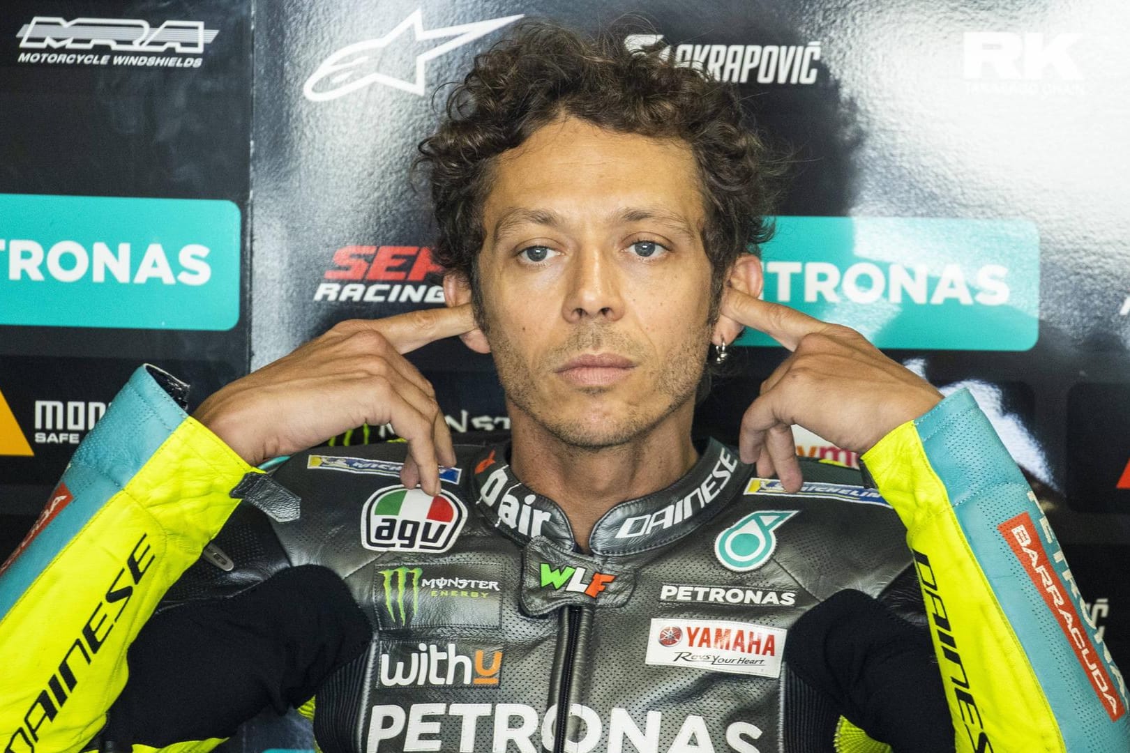 Valentino Rossi: Die Motorsportlegende hängt den Rennhelm an den Nagel.