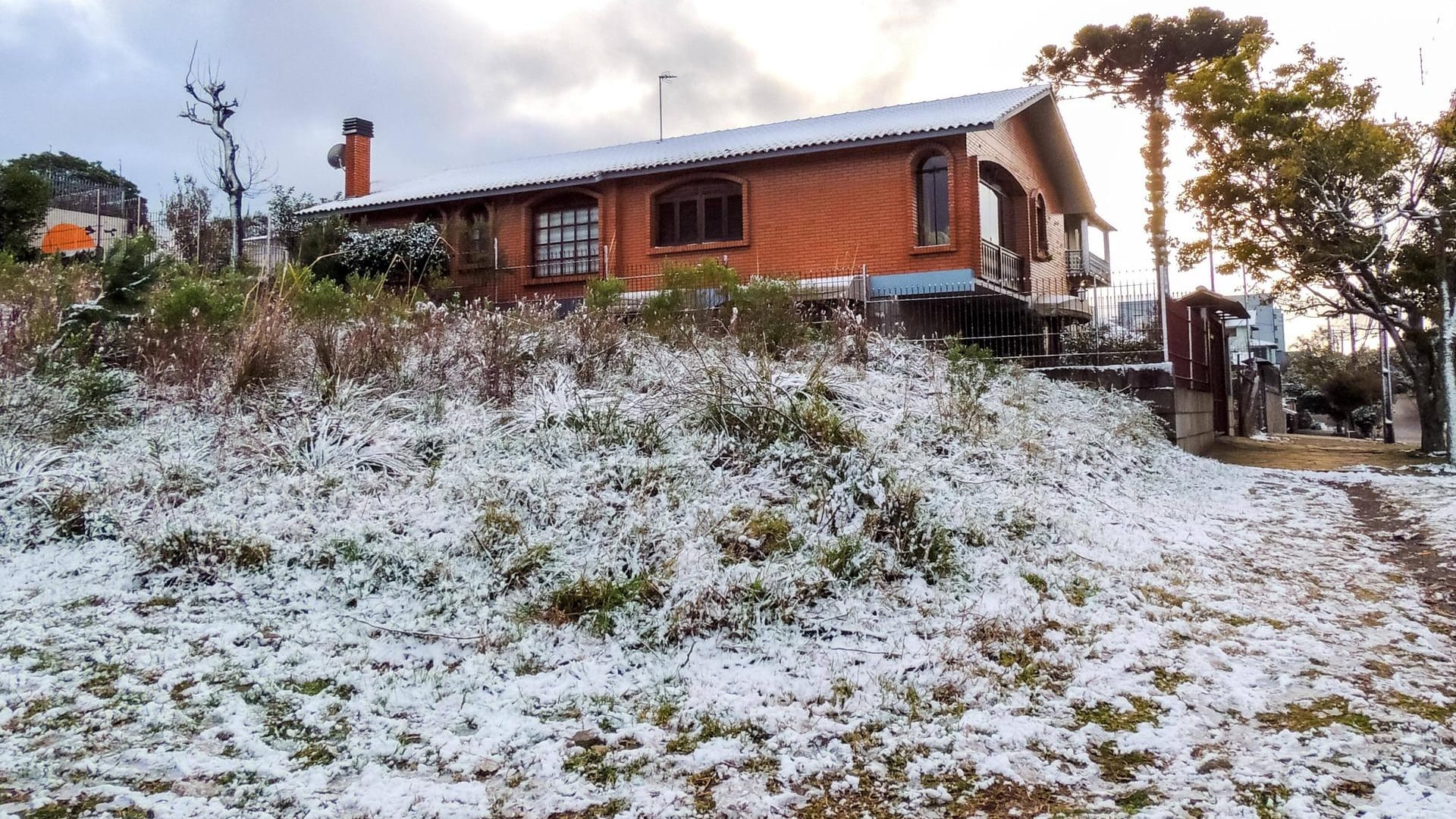 Schnee im brasilianischen Caxias do Sul Ende Juli: Ist eine Situation wie die gegenwärtige außergewöhnlich oder nicht?