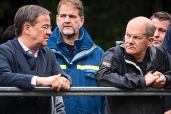 Armin Laschet und Olaf Scholz: Während der Kanzlerkandidat der Union in der Wählergunst verliert, kann die SPD mit Scholz zulegen.