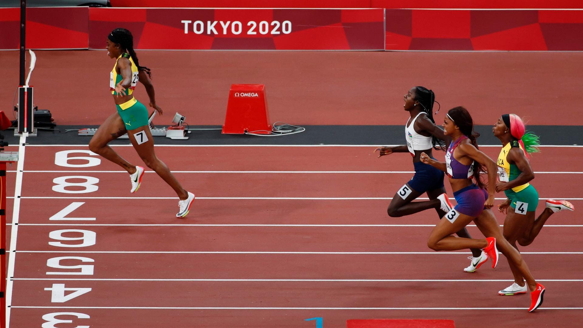 Elaine Thompson-Herah (l.) gewann über 200 Meter in 21,53 Sekunden deutlich vor der Konkurrenz. Schneller war bisher nur die 1998 verstorbene Florence Griffith Joyner.