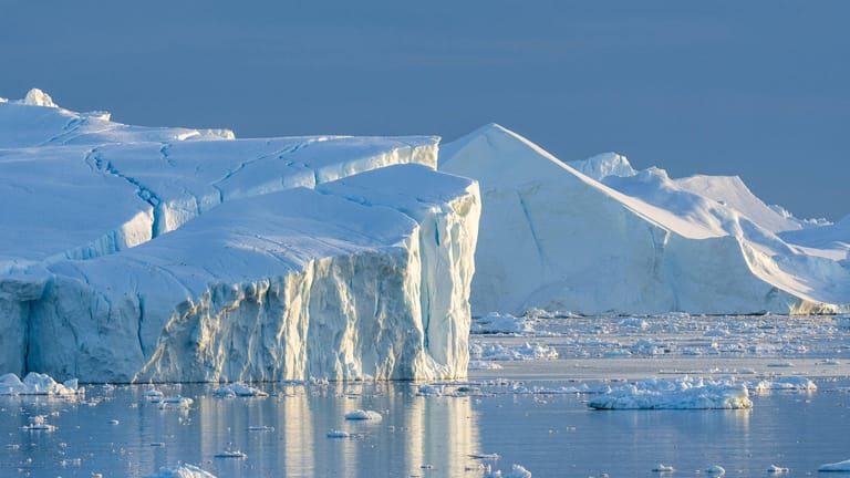 Grönlands Gletscher verlieren Eis: Die Eisschmelze im Norden könnte laut einer Studie den Golfstrom bremsen.
