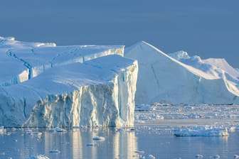 Grönlands Gletscher verlieren Eis: Die Eisschmelze im Norden könnte laut einer Studie den Golfstrom bremsen.