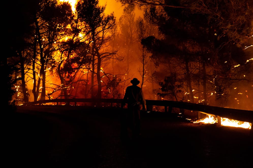 Feuer nahe Athen: In Griechenland sind innerhalb von 24 Stunden 90 neue Waldbrände ausgebrochen.