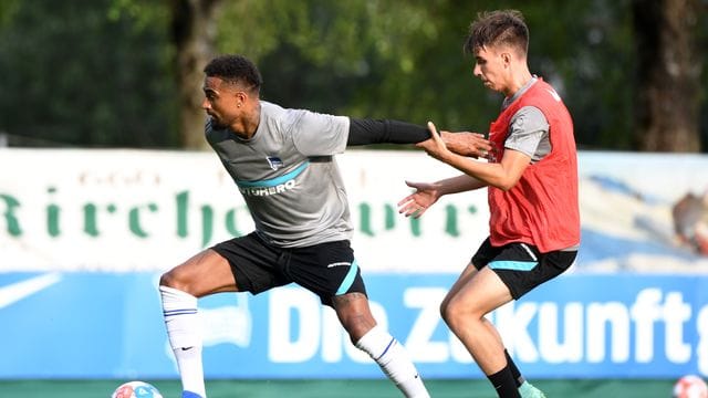 "Ich lebe in meinem Traum", sagt Kevin-Prince Boateng (l) über seine Rückkehr zu Hertha BSC. "Ich lebe in meinem Traum", sagt Kevin-Prince Boateng (l) über seine Rückkehr zu Hertha BSC.