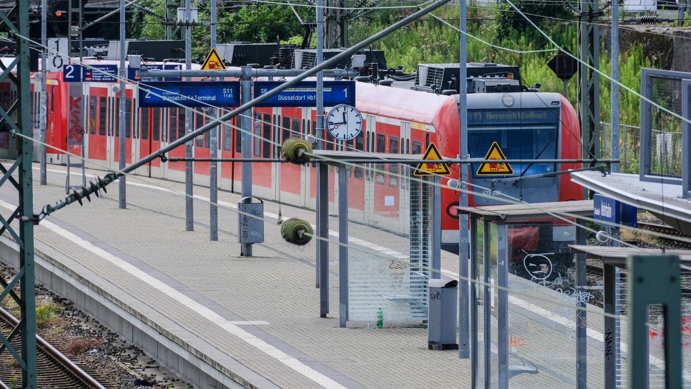 Stillstand (Symbolbild): Die Streiks bei der Bahn rücken immer näher – die Deutsche Bahn stellt sich bereits auf Ausfälle in den letzten Ferienwochen ein.