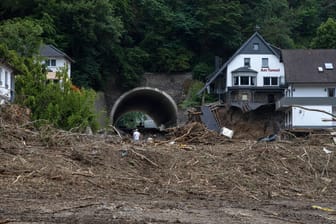 Flutkatastrophe im Ahrtal: Bei dem Hochwasser sind allein in Rheinland-Pfalz mindestens 141 Menschen ums Leben gekommen.