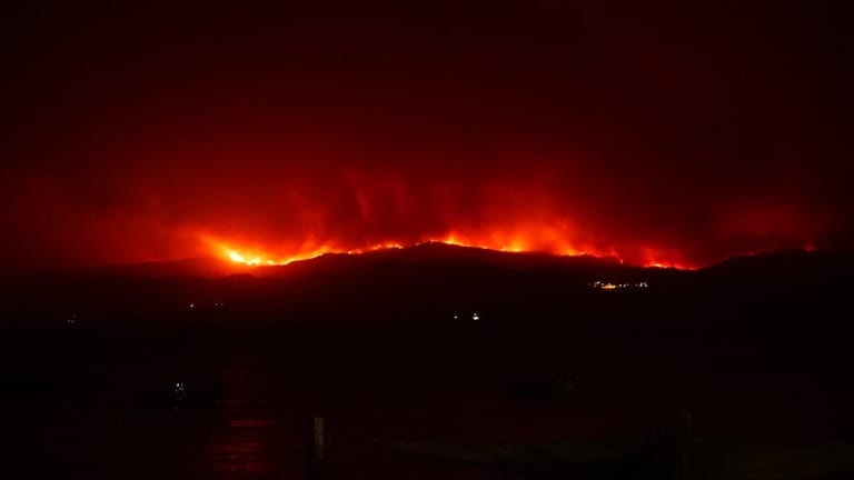 So blickte Jörn Hüneke auf den Waldbrand auf der Insel Euböa: Die Lage ist nach Angaben der Regierung außer Kontrolle.