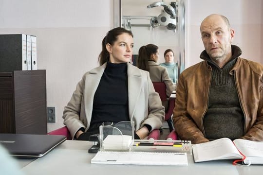 Burkhard "Butsch" Schulz (Götz Schubert) und Viola Delbrück (Yvonne Catterfeld) ermitteln.