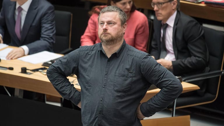 Steffen Zillich, Parlamentarischer Geschäftsführer der Linken im Abgeordnetenhaus Berlin: Reichsbürger Schneider suchte den Kontakt in die Politik. Von seinen Verbindungen ahnte auch Zillich nichts.