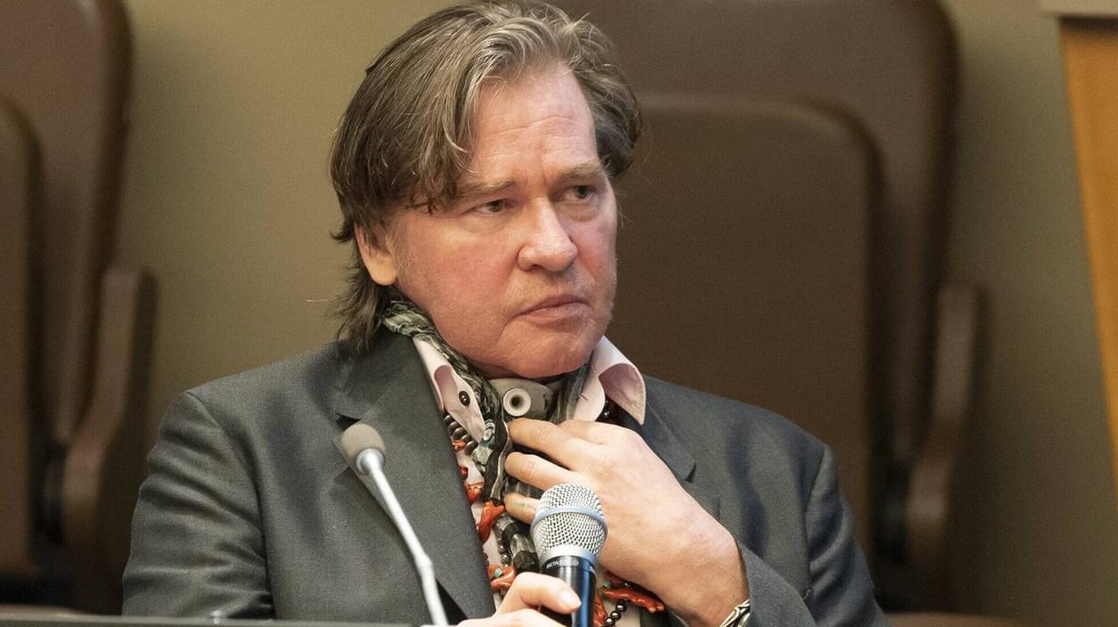 Val Kilmer: Ihm fällt das Sprechen schwer.