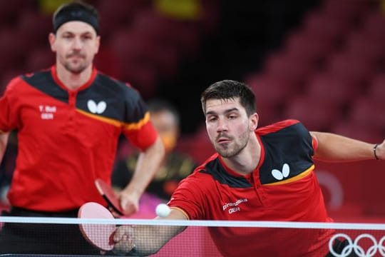 Die deutschen Tischtennis-Herren um Timo Boll (l) und Patrick Franziska haben die große Sensation gegen China verpasst.