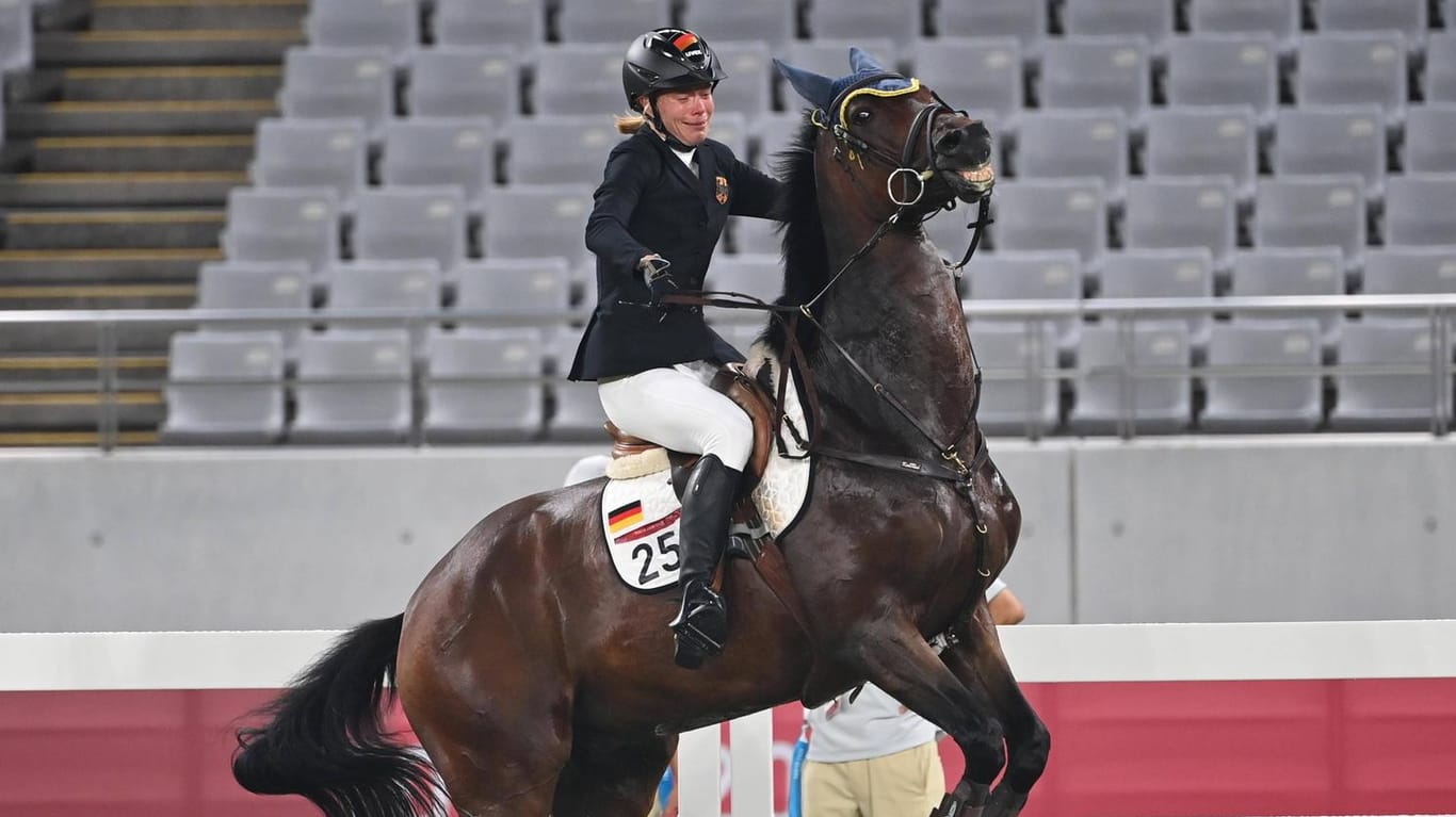 Annika Schleu auf "Saint Boy": Das Pferd wollte nicht so wie die deutsche Fünfkämpferin.