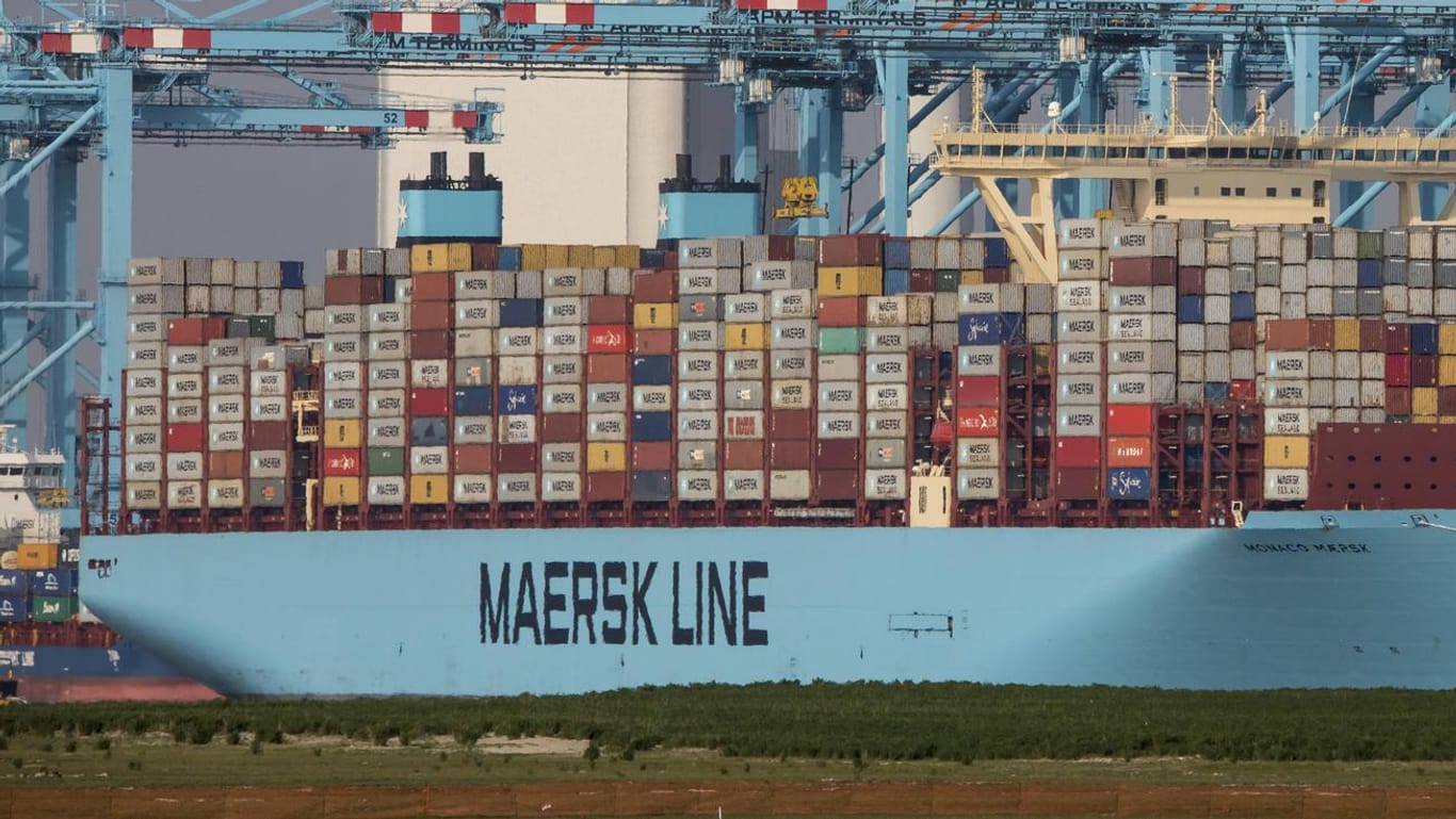 Maersk-Containerschiff in Rotterdam (Symbolbild): Die Reederei hat einen enormen Gewinn verzeichnet.