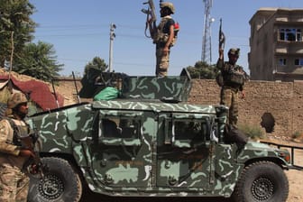 Militäreinsatz gegen die Taliban bei Kundus: In Afghanistan setzen die Islamisten die Regierung des Landes zunehmend unter Druck.