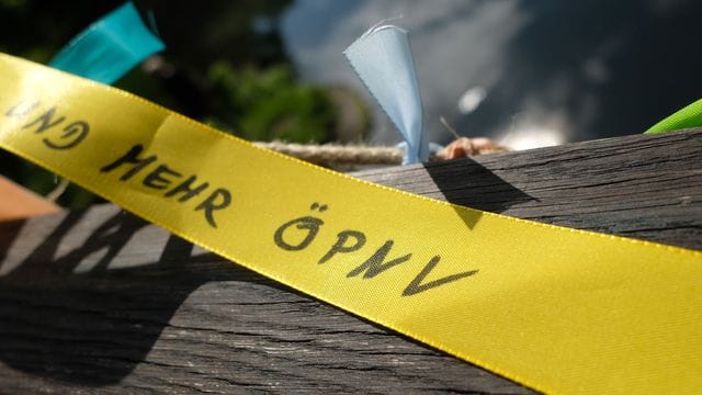 Bunte Bänder für Klimaschutz Bunte Bänder für Klimaschutz