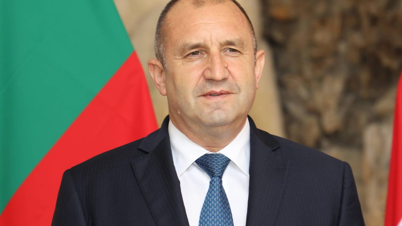 Rumen Radev: Der Präsident von Bulgarien hat von der systemkritischen Partei ITN eine Ministerliste mit einer Postenverteilung erhalten.