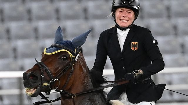 Annika Schleu bekam das ihr zugeloste Pferd Saint Boy nicht unter Kontrolle. Annika Schleu bekam das ihr zugeloste Pferd Saint Boy nicht unter Kontrolle.