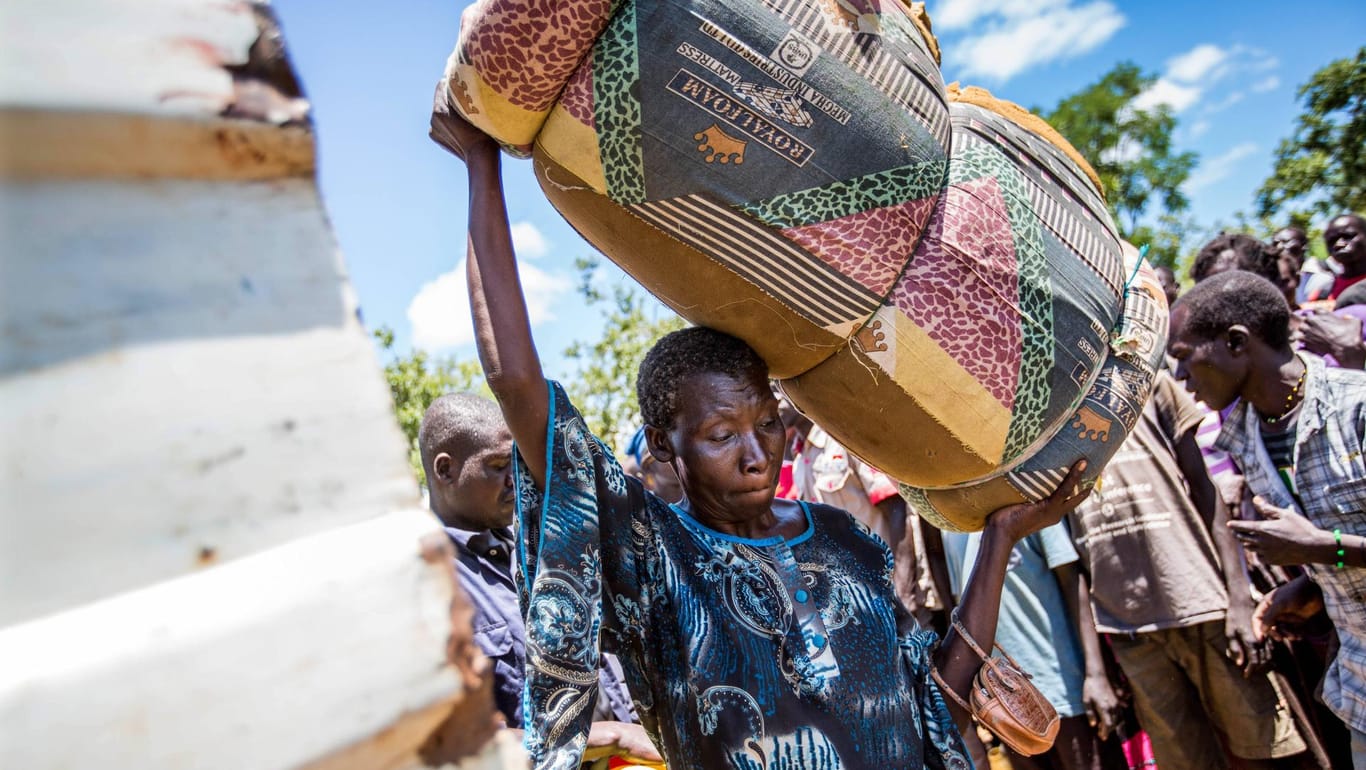 Flüchtlinge aus dem Südsudan in Uganda (Archivbild): Verantwortliche sehen die Klimakrise als Grund für die schweren Überschwemmungen.