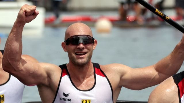 Ronald Rauhe ist der deutsche Fahnenträger bei der Olympia-Schlussfeier. Ronald Rauhe ist der deutsche Fahnenträger bei der Olympia-Schlussfeier.
