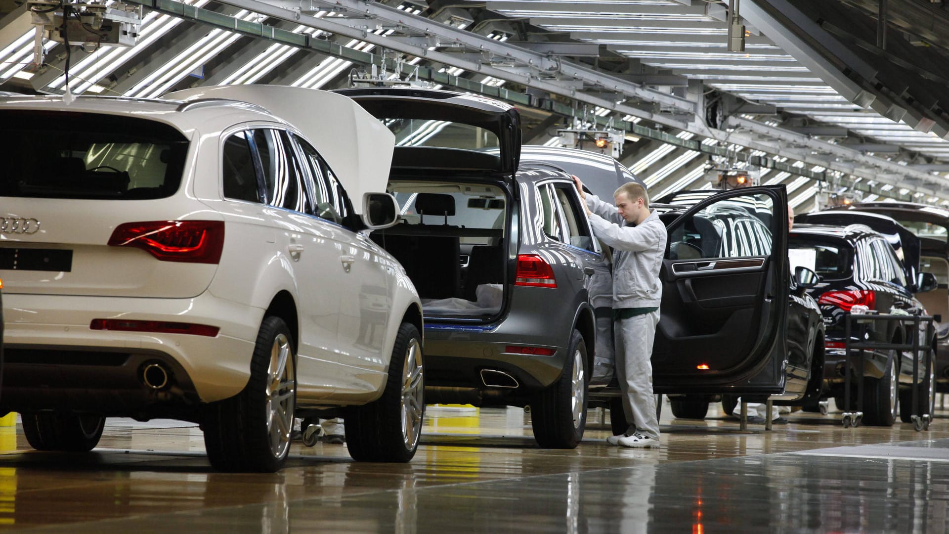 VW Touareg und Audi Q7: Geländewagen liegen nicht nur in Deutschland im Trend.