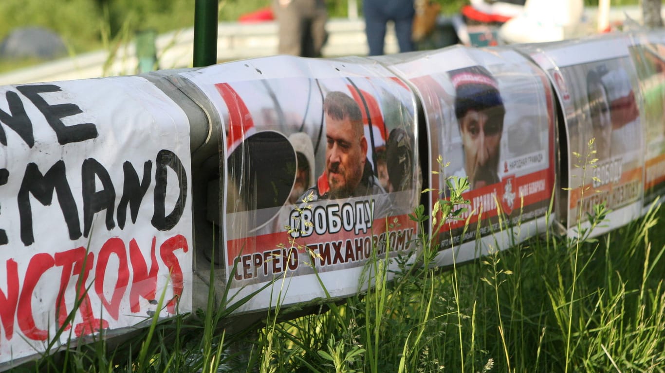 Protest mit Plakaten im Juni dieses Jahres: Demonstranten in Belarus sind vorsichtig geworden, viele sitzen in Haft.