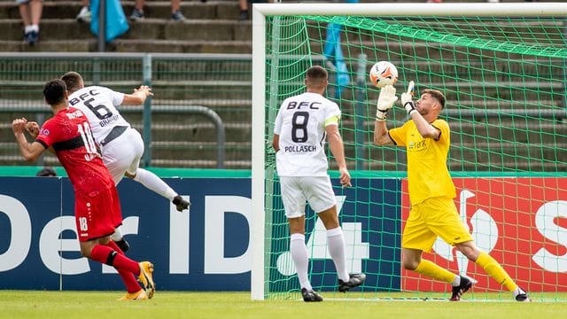 Hamadi Al Ghaddioui trifft zum 0:1 für Stuttgart