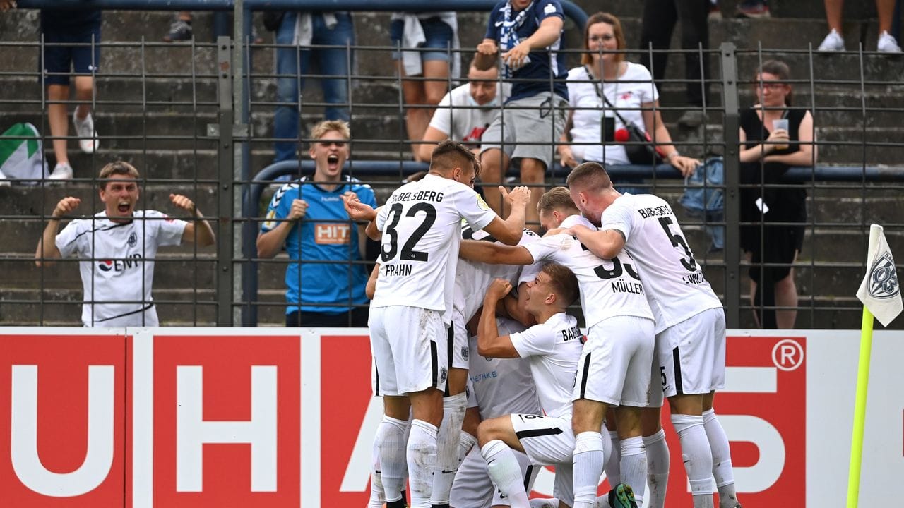 Der Viertligist SV Babelsberg zieht gegen den Bundesligisten Greuther Fürth in die nächste Pokal-Runde ein.
