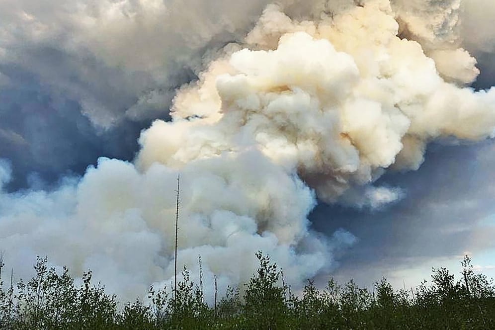 Waldbrand in Russland: Riesige Rauchwolken steigen auf.