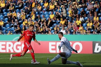 Jan Gyamerah erzielt das 1:0 für den HSV