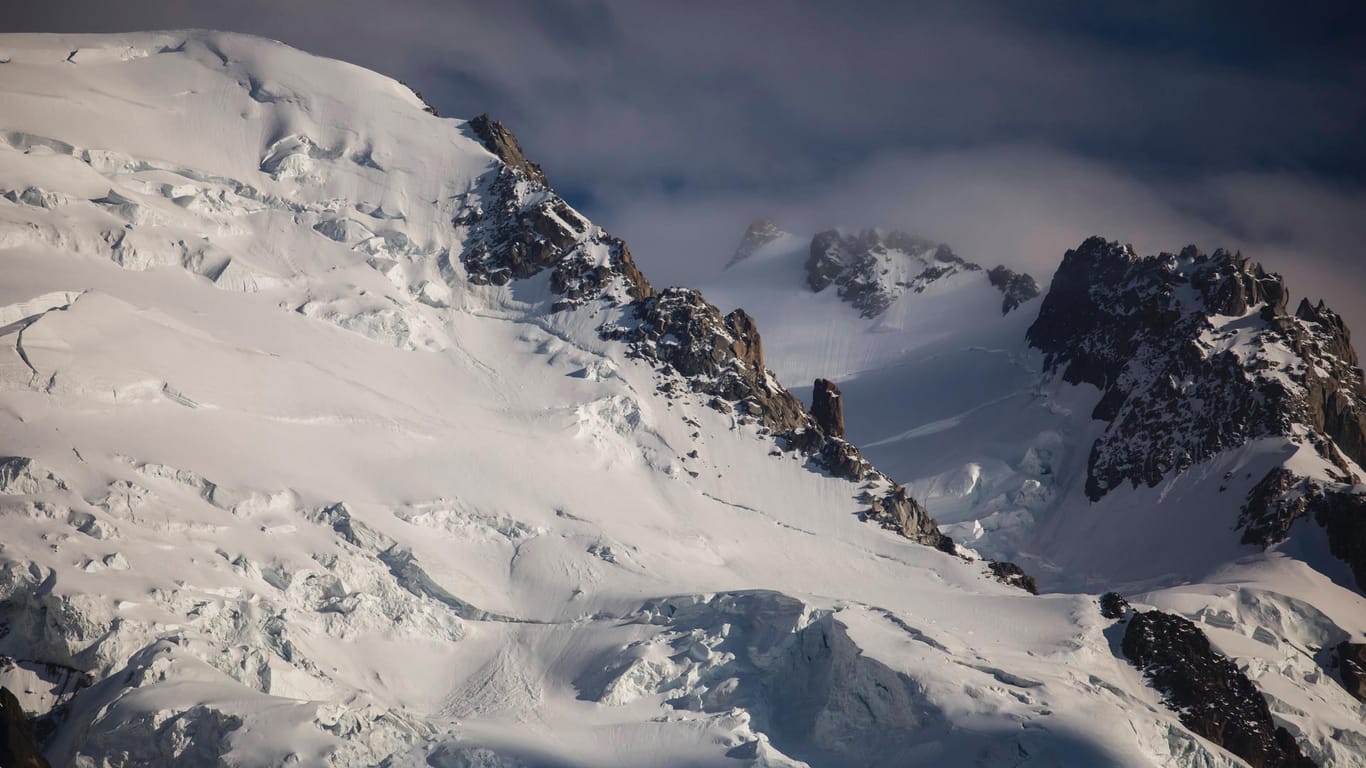 Mont-Blanc-Massiv (Symbolfoto): Immer wieder sterben Menschen beim Aufstieg auf den Mont Blanc.
