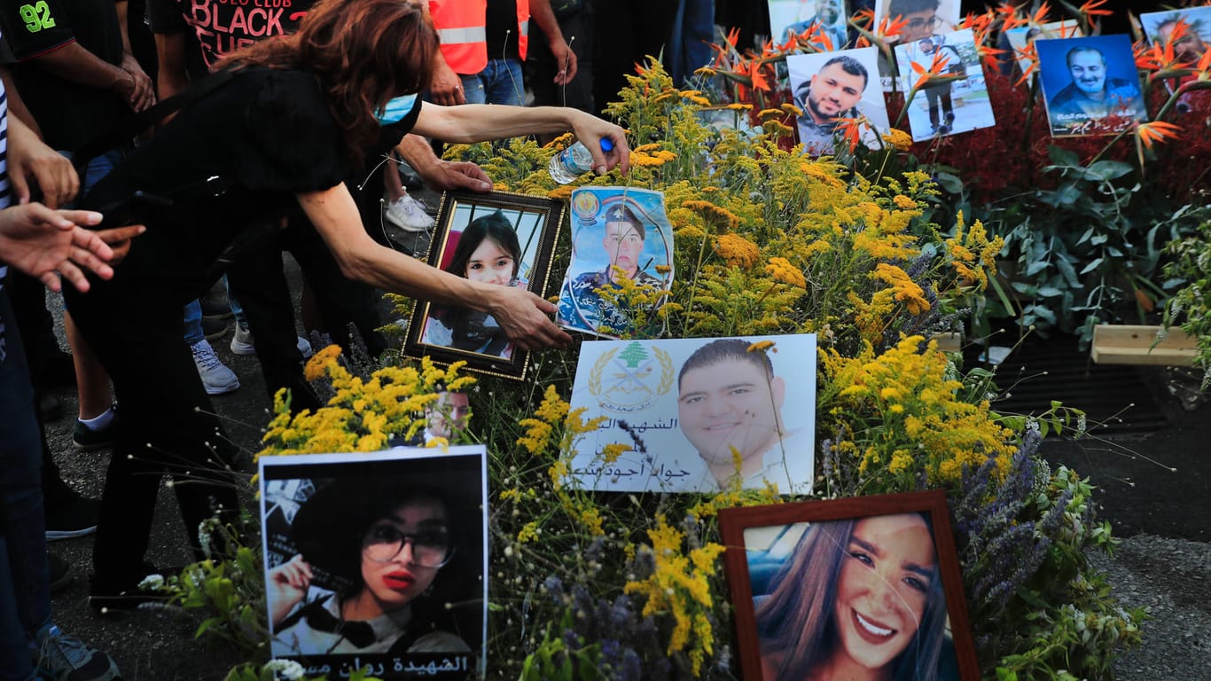 Portraits einiger Opfer der Explosionskatastrophe von Beirut: Bei dem Unglück starben Hunderte Menschen.