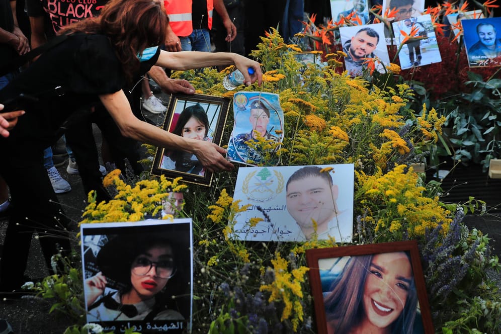 Portraits einiger Opfer der Explosionskatastrophe von Beirut: Bei dem Unglück starben Hunderte Menschen.