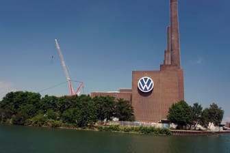 VW-Werk in Niedersachsen (Symbolbild): Die Kantine des Autobauers Volkswagen bietet nach den Ferien nur noch fleischlose Gerichte an.