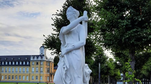 Statue von Emil Sutor: Auch klassische Werke gibt es zu sehen.