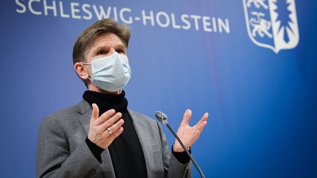 Heiner Garg (FDP) spricht bei einer Pressekonferenz Heiner Garg (FDP) spricht bei einer Pressekonferenz