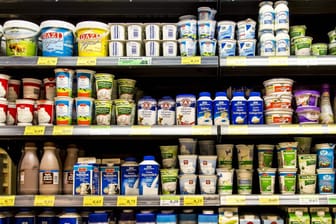 Joghurt im Supermarkt: Manche Produkte versprechen mehr, als sie halten können (Symbolbild).