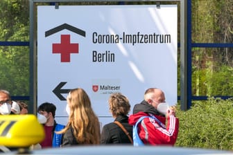Eingang zum Corona-Impfzentrum Messer Berlin (Archivbild): Auch hier sollen Drittimpfungen möglich sein.