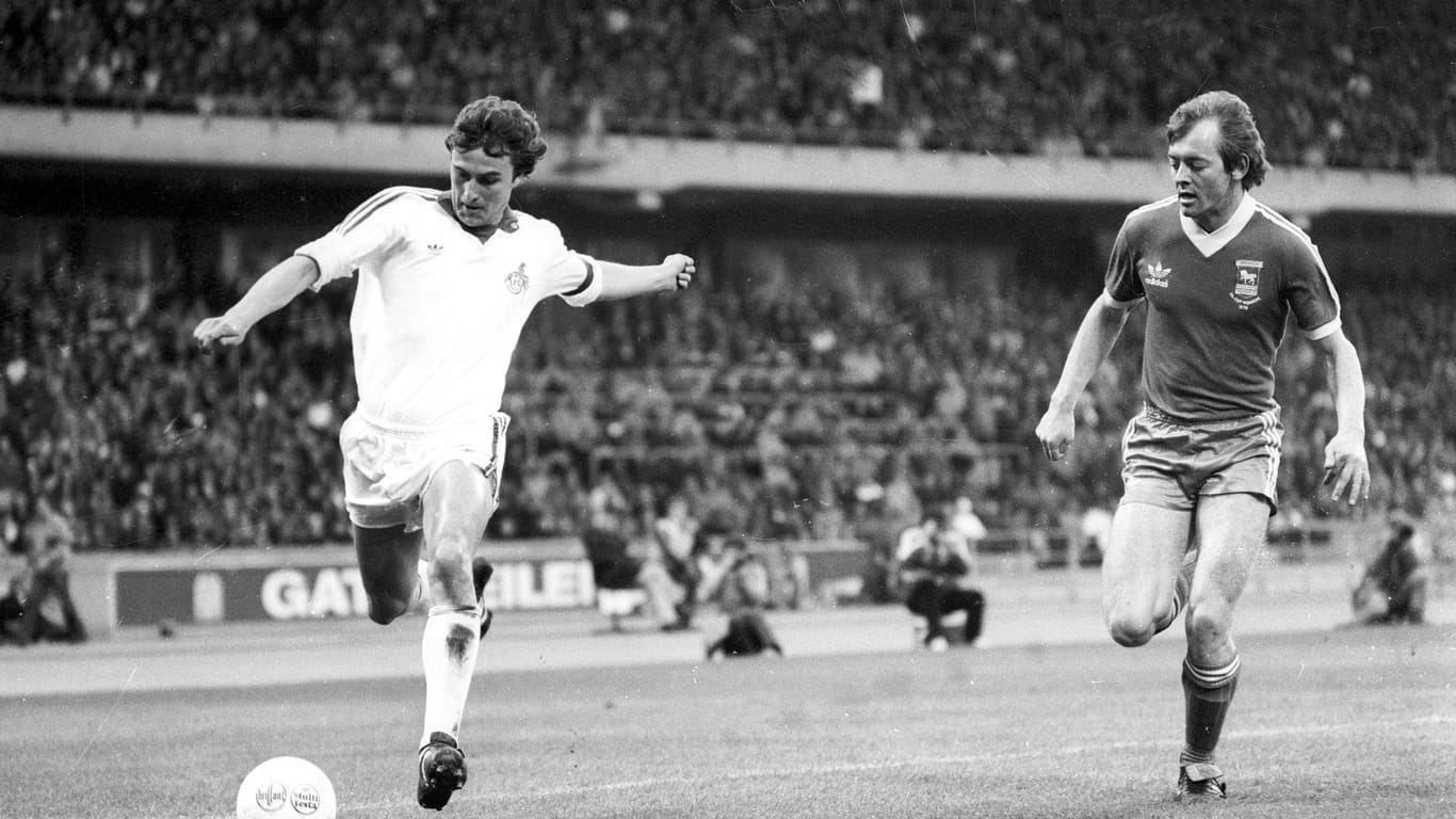 Dieter Müller (links) in Aktion: Mit der Nationalmannschaft kam er 1976 ins Finale der Europameisterschaft.