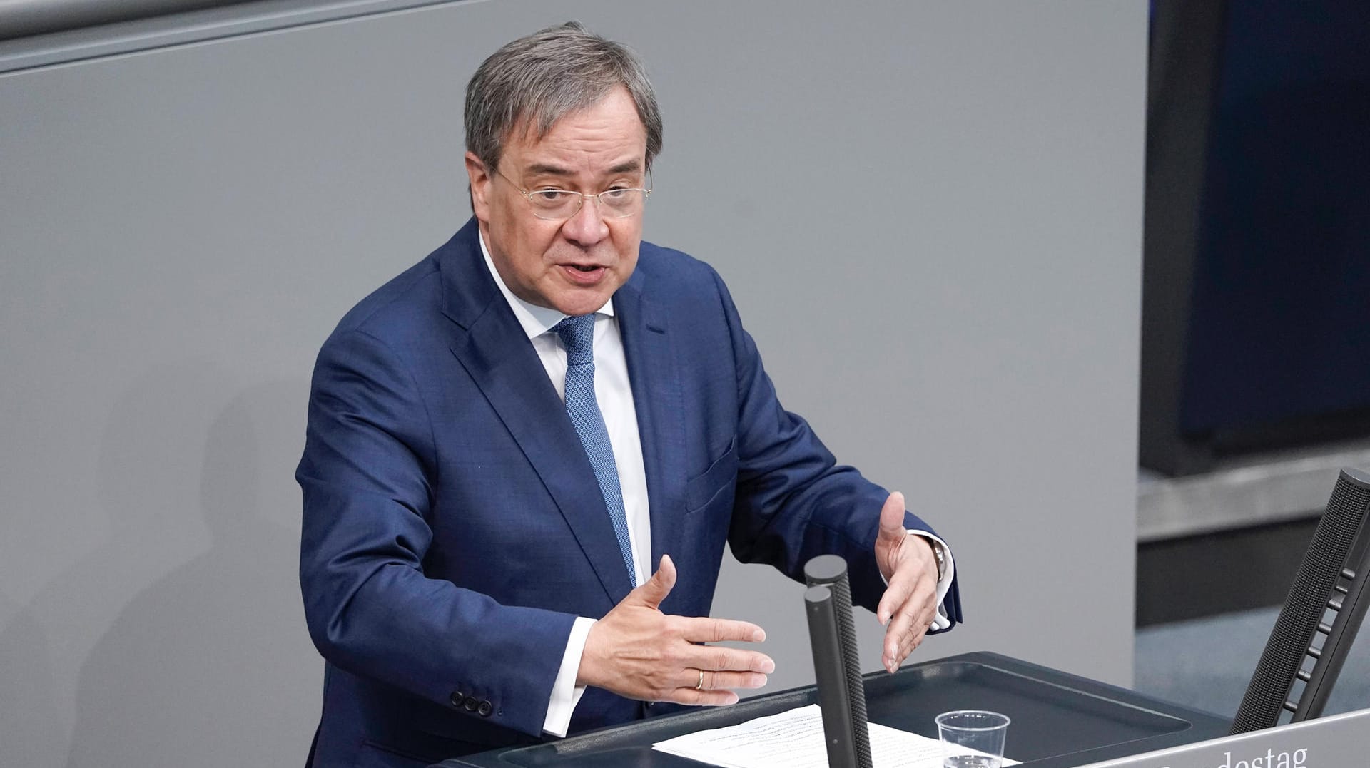 CDU-Chef Armin Laschet: "Wir wollen keine Schließungen, sondern Sicherheit durch Testung." CDU-Chef Armin Laschet: "Wir wollen keine Schließungen, sondern Sicherheit durch Testung."