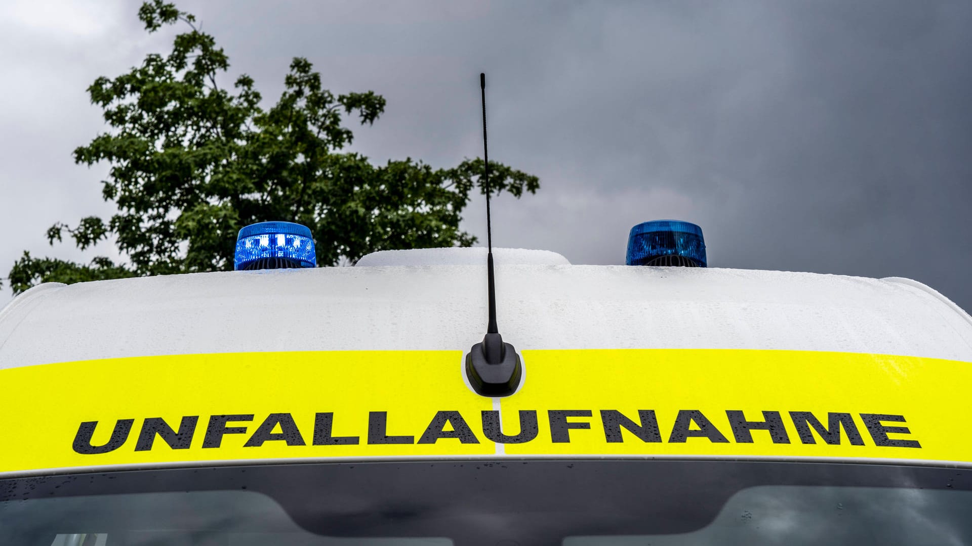 Fahrzeug des Verkehrsunfall-Teams (Symbolbild): Die Polizei sucht einen flüchtigen Fahrer.