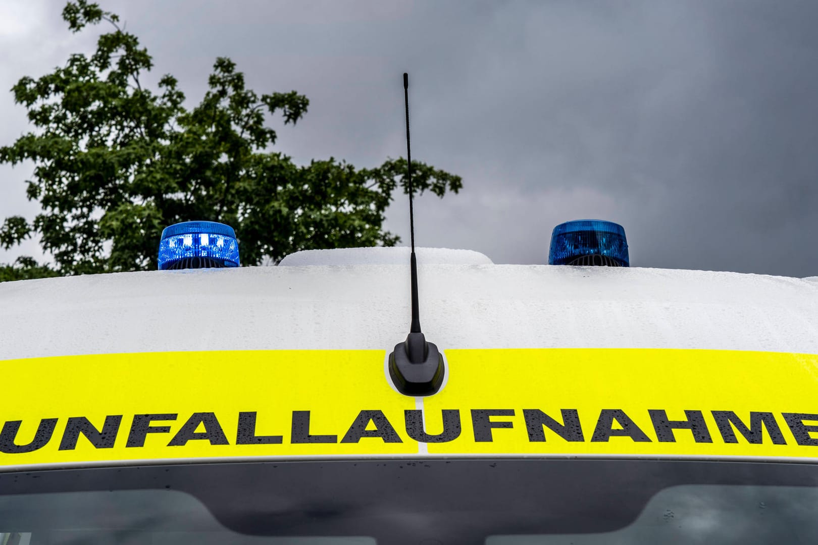 Fahrzeug des Verkehrsunfall-Teams (Symbolbild): Die Polizei sucht einen flüchtigen Fahrer.