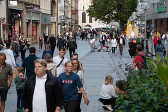 Eine Fußgängerzone in München: Während der früheren Lockdowns mussten die Geschäfte schließen.