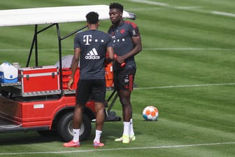 Aufatmen: Kingsley Coman (l.) und Alphonso Davies sind zurück im Bayern-Training.