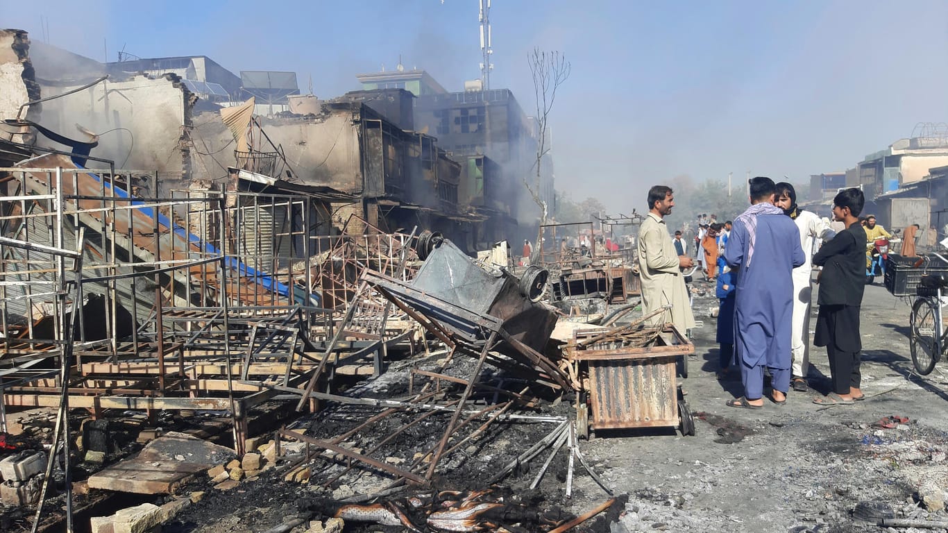 Trümmerberge in Kundus: Die militant-islamistischen Taliban haben die Provinzhauptstadt im Norden Afghanistans eingenommen.