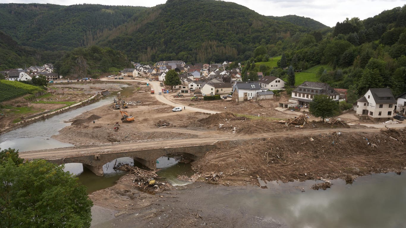 Flutschäden in Altenburg, Rheinland-Pfalz: Bis zu 30 Milliarden Euro sollen für den Wiederaufbau von Bund und Ländern bereitgestellt werden.