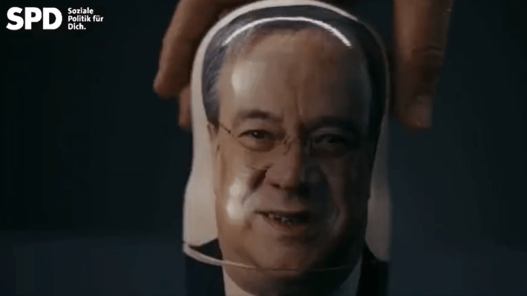 Momentaufnahme aus dem Wahlkampfspot der SPD: Die CDU fordert von ihrem Wahlkampfgegner, das Video zurückzuziehen. Momentaufnahme aus dem Wahlkampfspot der SPD: Die CDU fordert von ihrem Wahlkampfgegner, das Video zurückzuziehen.