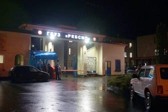 Der Eingang des Vladikavkazs-Krankenhauses in Russland, in dem neun Corona-Patienten gestorben sind.