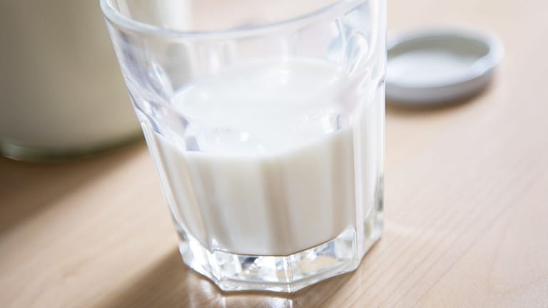 Milch ist reich an Calcium.